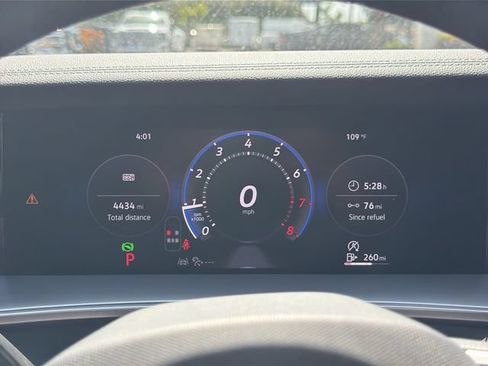 Certified 2026 Volkswagen Tiguan SE R-Line FWD image 25
