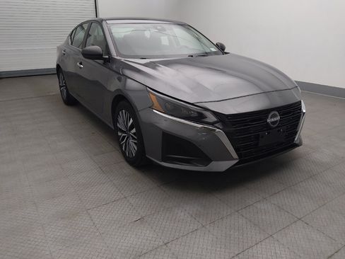 Used 2024 Nissan Altima 2.5 SV image 14