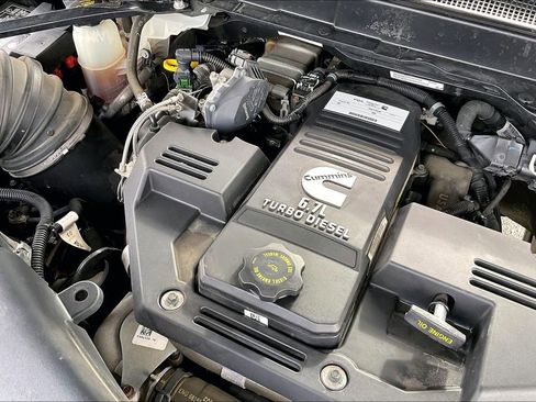 Used 2019 RAM 2500 Laramie image 32