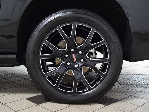 Used 2024 GMC Yukon XL Denali AWD/4WD image 29