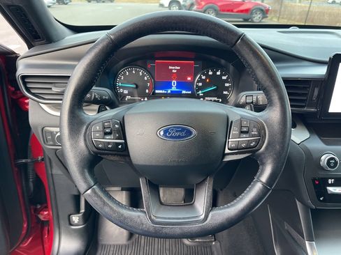 Used 2020 Ford Explorer XLT w/ Equipment Group 202A image 16