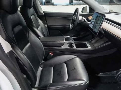 Used 2021 Tesla Model Y Long Range image 19
