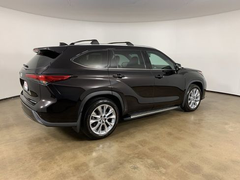 Used 2022 Toyota Highlander Limited image 8