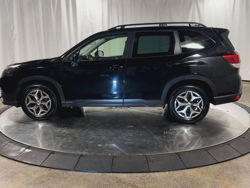 Used 2023 Subaru Forester Premium image 7