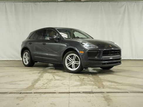 Certified 2022 Porsche Macan AWD/4WD image 9