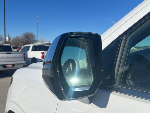 Used 2024 Chevrolet Suburban Premier AWD/4WD image 17