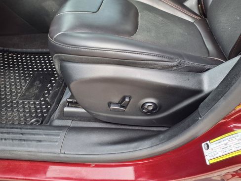 Used 2019 Jeep Cherokee Trailhawk AWD/4WD image 17