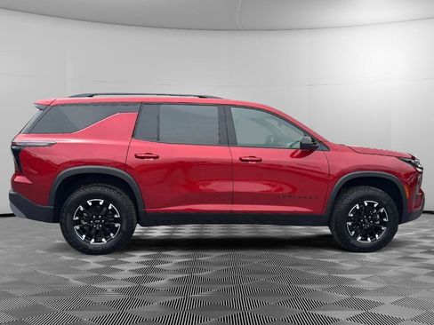 Used 2025 Chevrolet Traverse Z71 w/ LPO, Floor Liner Package AWD/4WD image 6