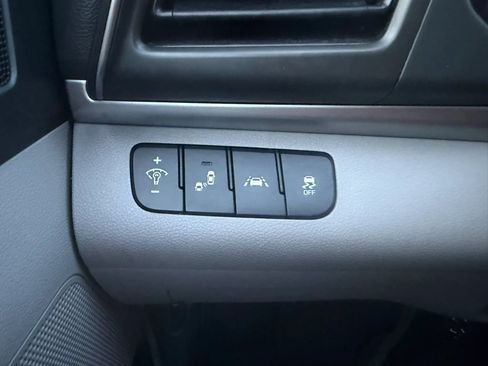 Used 2020 Hyundai Elantra SEL FWD image 17
