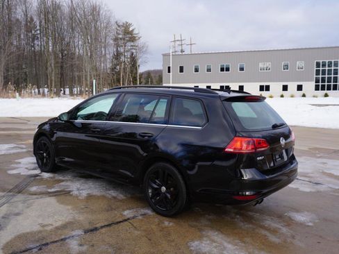 Used 2016 Volkswagen Golf Limited Edition image 3