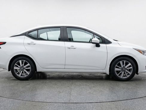Used 2025 Nissan Versa SV image 11