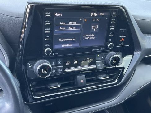 Used 2022 Toyota Highlander XSE FWD image 17