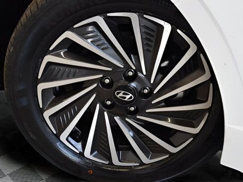 Used 2025 Hyundai Sonata SEL FWD image 29