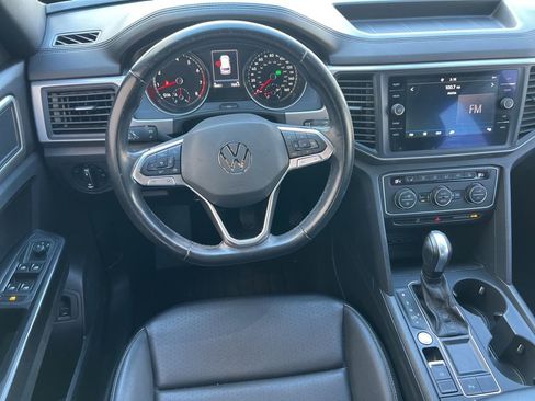 Used 2020 Volkswagen Atlas Cross Sport SE w/ Towing Package image 15