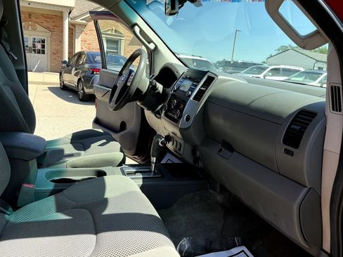Used 2013 Nissan Frontier SV w/ SV Value Truck Pkg AWD/4WD image 24