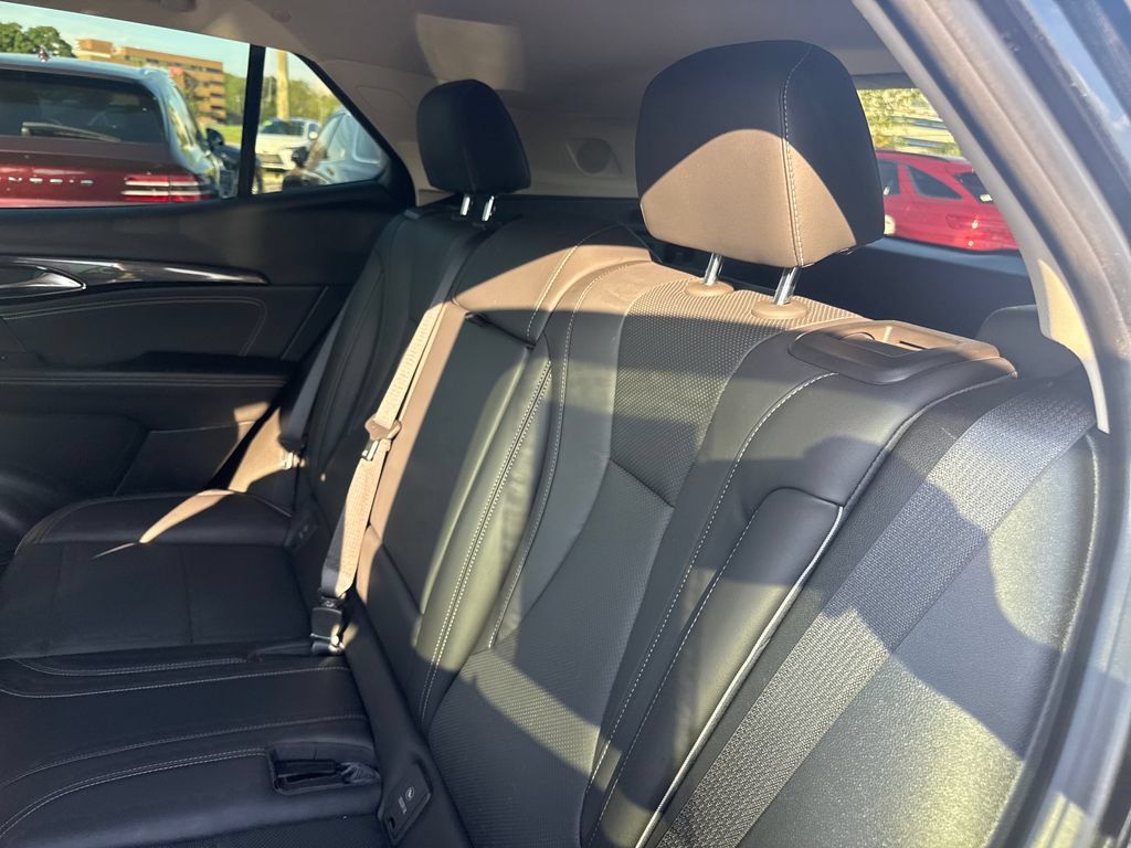 Used 2023 Buick Envision Essence AWD/4WD image 14
