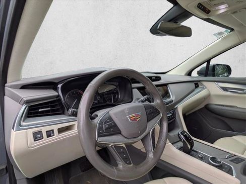 Used 2021 Cadillac XT5 Premium Luxury FWD image 10