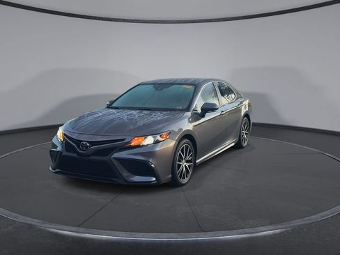 Used 2024 Toyota Camry SE FWD image 4