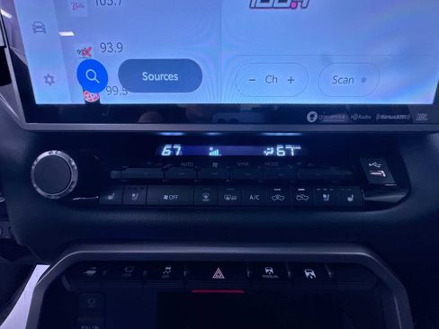 Used 2022 Toyota Tundra Limited AWD/4WD image 19
