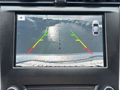 Used 2017 Ford Fusion SE w/ Fusion SE Technology Package image 8