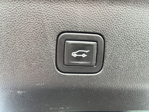 Used 2023 GMC Yukon Denali image 41