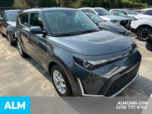 Used 2025 Kia Soul LX w/ LX Technology Package FWD image 8