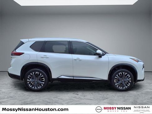 New 2026 Nissan Rogue Platinum image 8