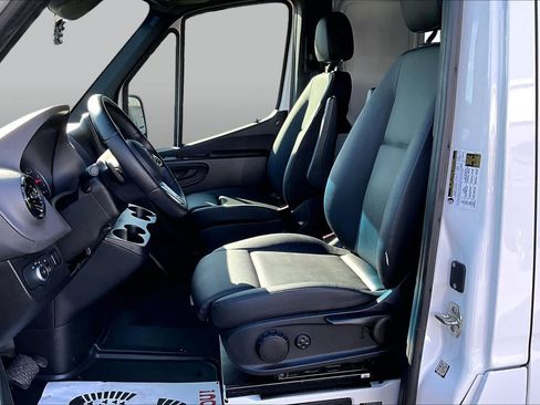 Used 2022 Mercedes-Benz Sprinter 3500 image 7