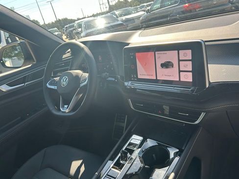 New 2026 Volkswagen Atlas Cross Sport SEL R-Line image 34