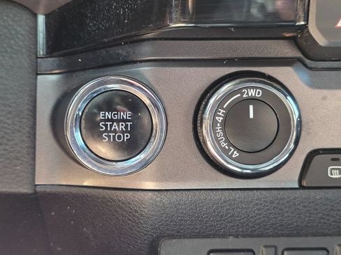 Used 2018 Toyota Tacoma TRD Off-Road w/ Technology Package AWD/4WD image 39