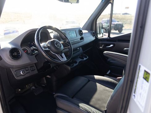 Used 2021 Mercedes-Benz Sprinter 2500 image 20