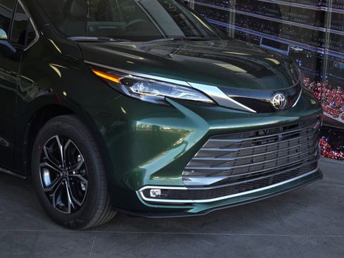 Certified 2026 Toyota Sienna Platinum image 2