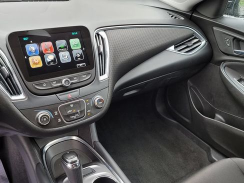 Used 2018 Chevrolet Malibu LT FWD image 21