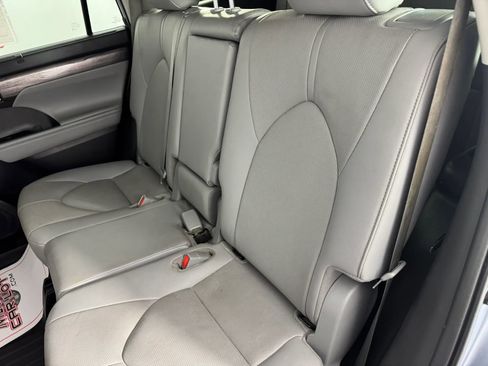 Used 2020 Toyota Highlander Limited image 37