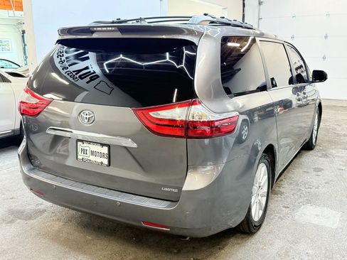 Used 2017 Toyota Sienna Limited Premium image 6