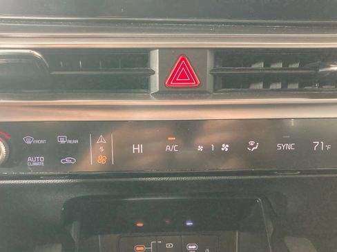 Certified 2024 Kia Sorento S image 8