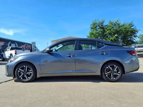 Used 2025 Nissan Sentra SV FWD image 8
