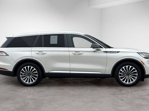 Used 2023 Lincoln Aviator 2WD w/ Premium Package image 7