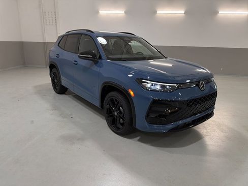 New 2026 Volkswagen Tiguan SE R-Line AWD/4WD image 4
