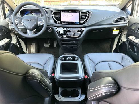 New 2026 Chrysler Pacifica Select FWD image 25