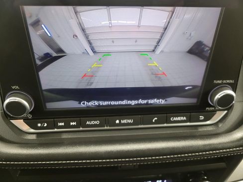 Used 2025 Nissan Rogue SV image 15