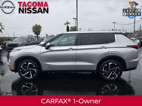 Used 2024 Mitsubishi Outlander SE image 2