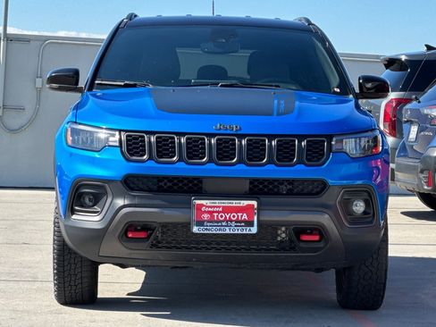 Used 2025 Jeep Compass Trailhawk AWD/4WD image 6