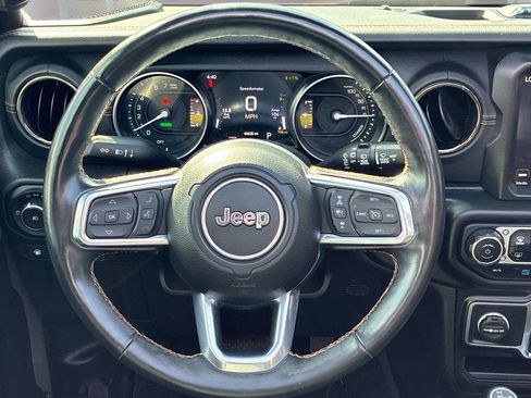 Used 2022 Jeep Wrangler Unlimited Sahara AWD/4WD image 23