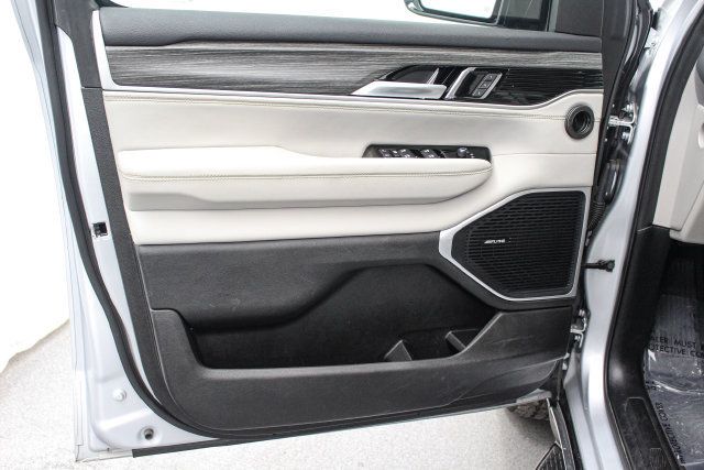 Used 2024 Jeep Wagoneer L Series II w/ Flexible Seating Group RWD image 13