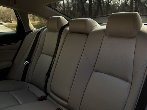 Used 2018 Honda Accord LX image 18