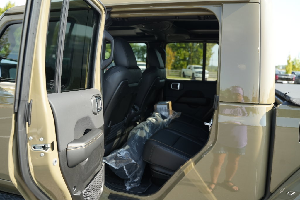 New 2026 Jeep Gladiator Sport AWD/4WD image 13