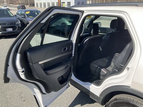 Used 2018 Ford Explorer XLT w/ Equipment Group 202A image 15
