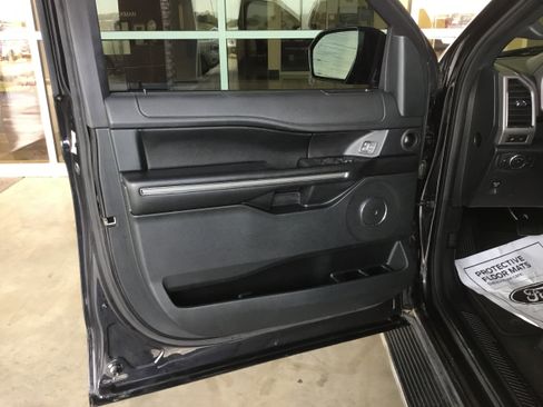 Used 2020 Ford Expedition XLT w/ Equipment Group 202A image 8