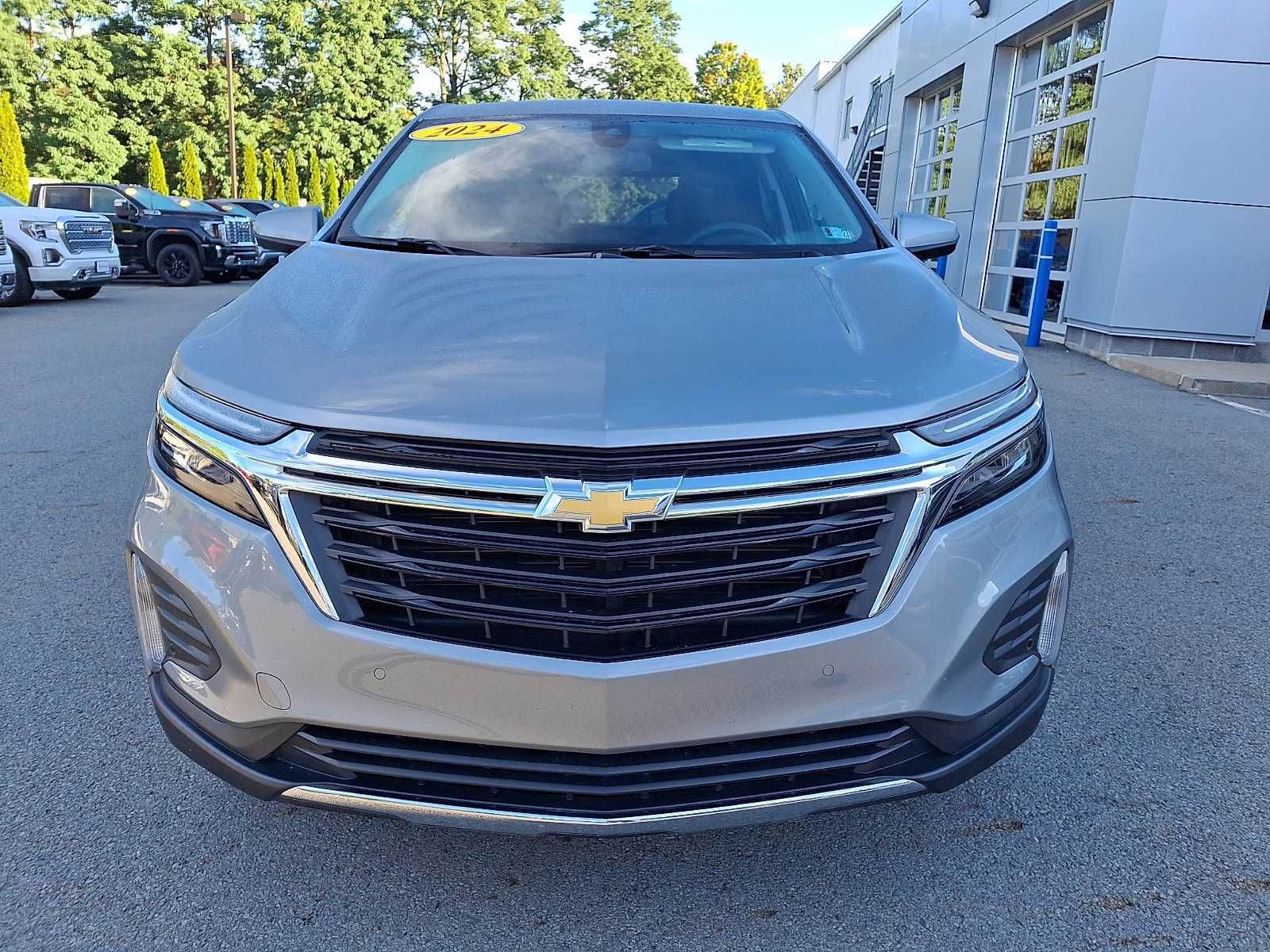 Used 2024 Chevrolet Equinox LT AWD/4WD image 2